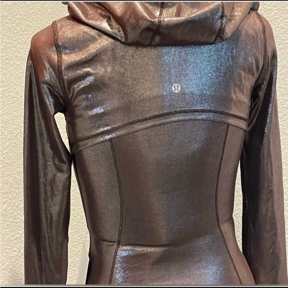 Lululemon - Picture 3 of 4